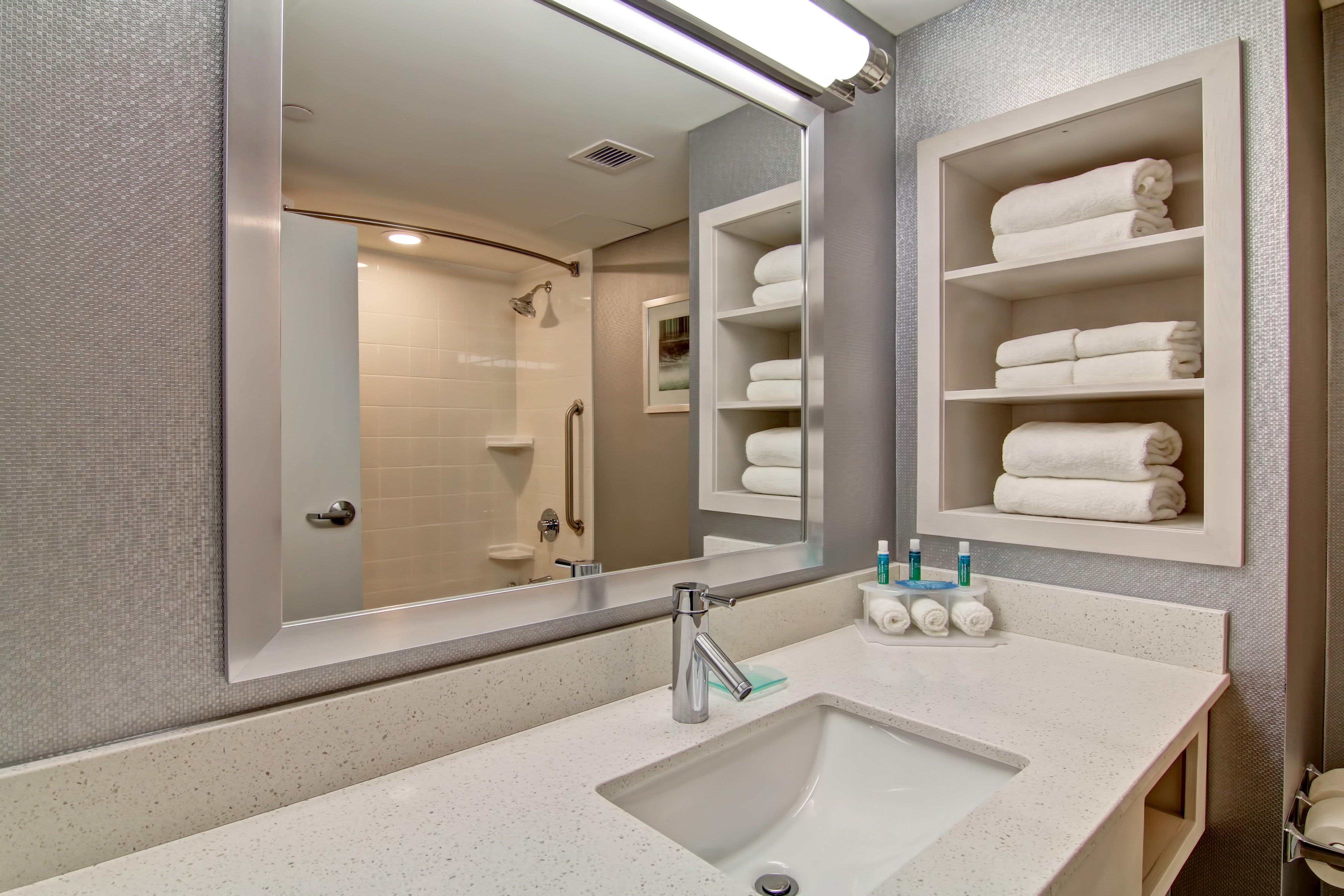 Holiday Inn Express & Suites Oshawa Downtown - Toronto Area By Ihg Esterno foto