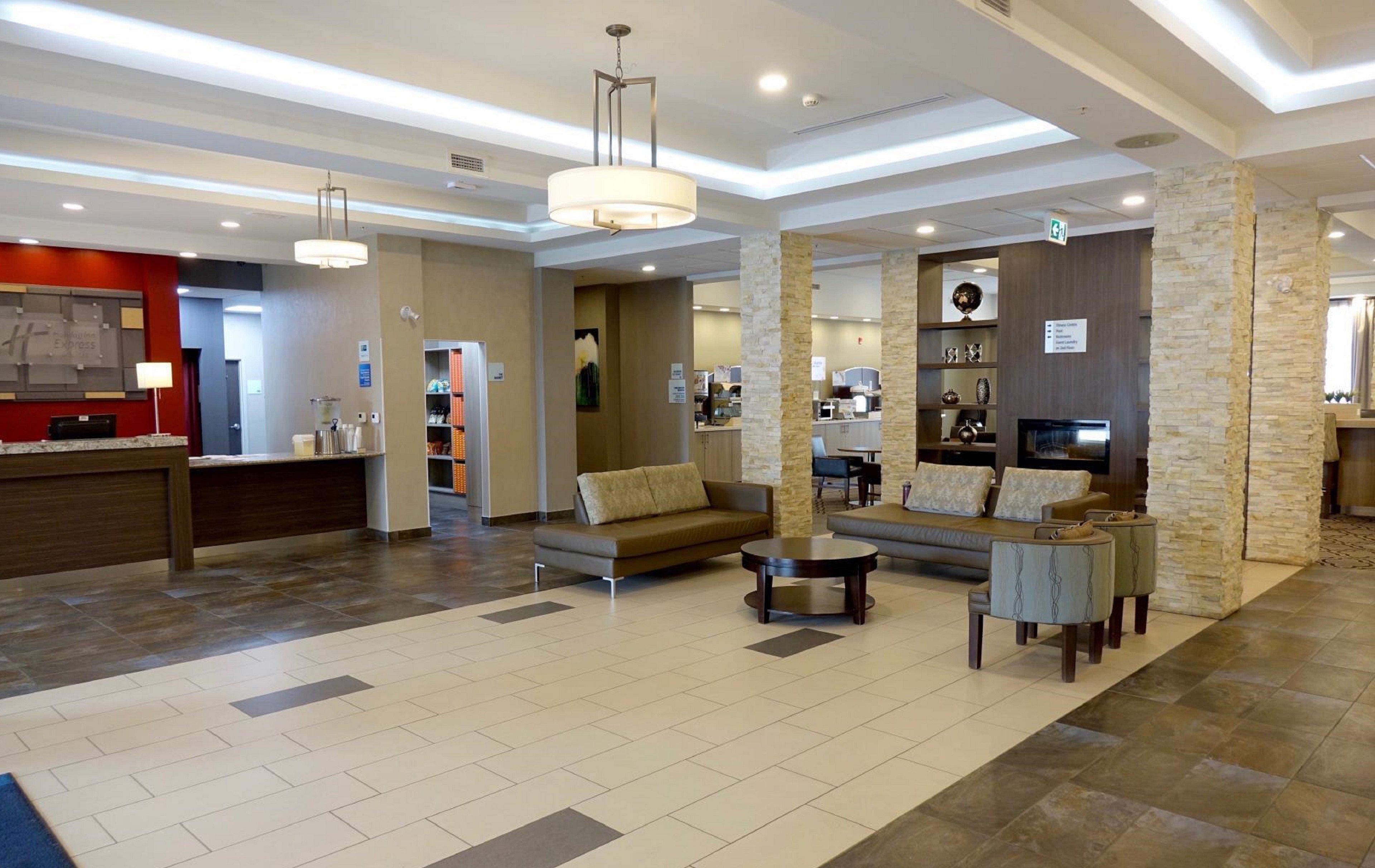 Holiday Inn Express & Suites Oshawa Downtown - Toronto Area By Ihg Esterno foto
