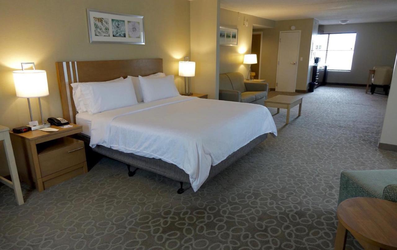Holiday Inn Express & Suites Oshawa Downtown - Toronto Area By Ihg Esterno foto