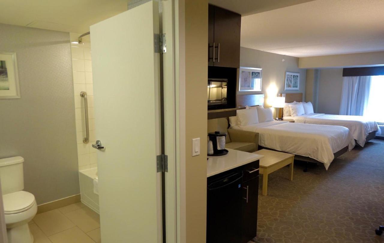 Holiday Inn Express & Suites Oshawa Downtown - Toronto Area By Ihg Esterno foto